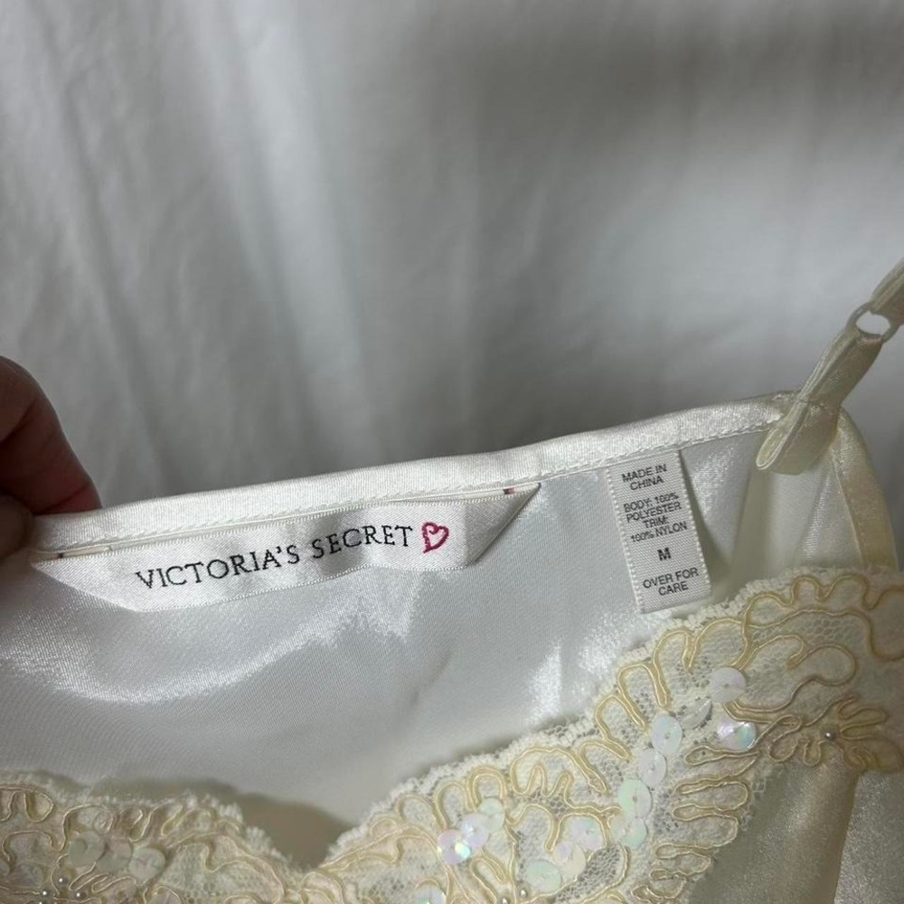Victoria's Secret cream satin beaded vintage lingerie with lace‎ detailing - Picture 4 of 4